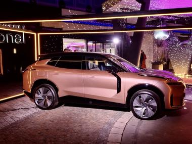 Eventdeco- prezentace automobilu-svetelna konstrukce