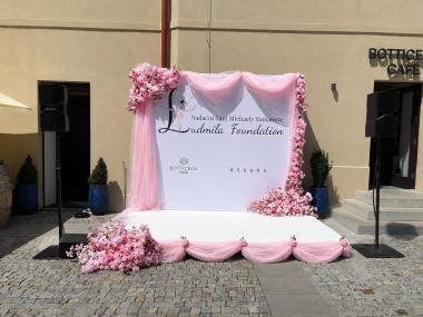 Eventdeco-fotostena-dekorace podia