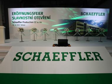 Eventdeco_otevření haly Schaeffler_stage desing_dekorace